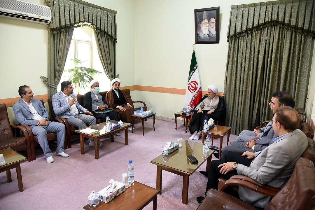 حضور امیر دوستان در دیدار با امام جمعه‌ی شیراز